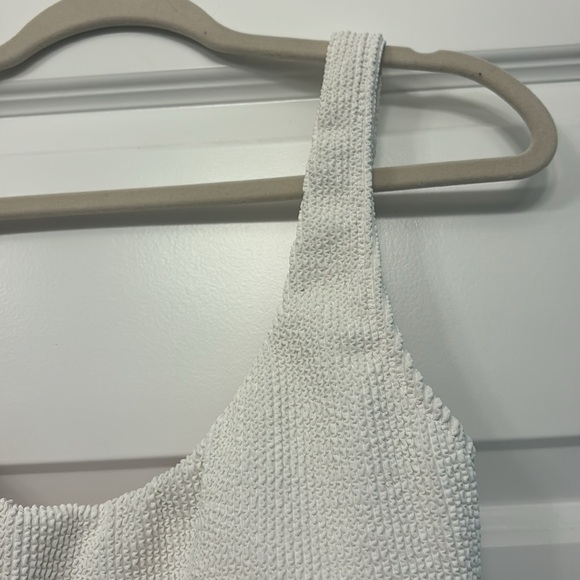 White one piece - Picture 2 of 3